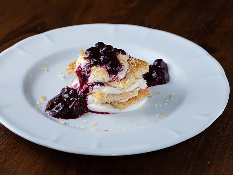Millefoglie con crema di ricotta e marmellata