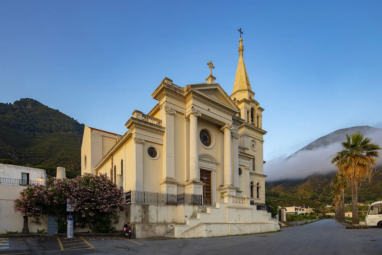 Chiesa di San Lorenzo — Malfa · Ttattà Go