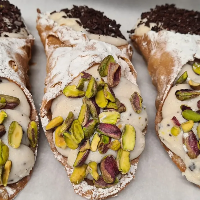 Cannolo siciliano Piana degli Albanesi — DiVino Lounge Bar, Gioiosa Marea (foto 1)
