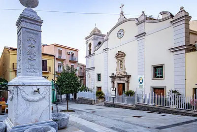 Chiesa San Nicola di Bari e fontana del calice